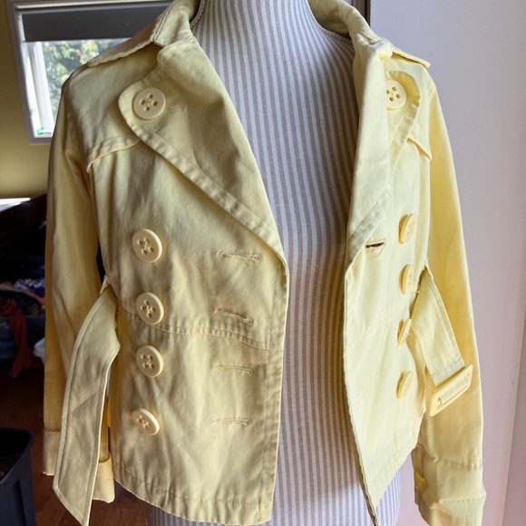 2/$20 Candies yellow jacket size medium - Picture 6 of 7